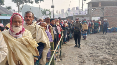 ভোর থেকে কেন্দ্রে কেন্দ্রে ভোটারদের দীর্ঘ লাইন