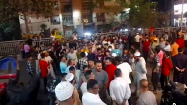 চাঁদাবাজি ও ছিনতাইয়ের প্রতিবাদে আদাবর থানা ঘেরাও