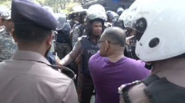 পুলিশের সঙ্গে সরকারি কর্মচারীদের ব্যাপক সংঘর্ষ