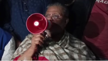 ‘যদি অন্য দলকে ভোট দেন, ঘরবাড়ি পুড়িয়ে ছারখার করে দেবো’