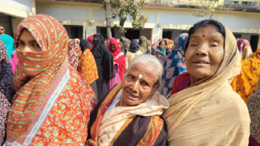 সংখ্যালঘু নারীদের উপস্থিতিতে কেন্দ্রগুলোতে উৎসবের আমেজ