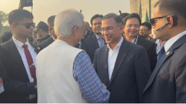 শপথের পর প্রধানমন্ত্রীর সঙ্গে ড. ইউনূসের শুভেচ্ছা বিনিময়