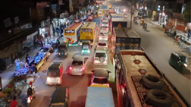 বাড্ডায় দুই বাসের চাপায় পিষ্ট হয়ে ব‍্যাংক কর্মচারীর মৃত্যু