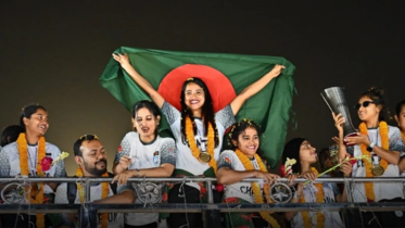 দেশে ফিরেছে সাফজয়ী নারী ফুটসাল দল