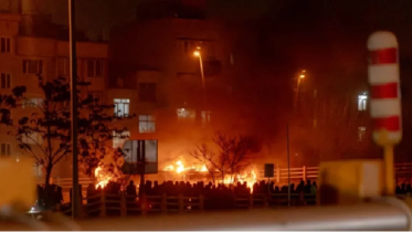 বিক্ষোভকারীদের ‘আল্লাহর শত্রু’ আখ্যায় মৃত্যুদণ্ড ঘোষণা ইরানের