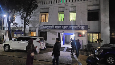 পুলিশকে কুপিয়ে হাতকড়াসহ আসামি ছিনতাই