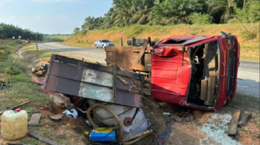 মালয়েশিয়ায় সড়ক দুর্ঘটনায় ২ বাংলাদেশি নিহত মালয়েশিয়ায় সড়ক দুর্ঘটনায় ২ বাংলাদেশি নিহত