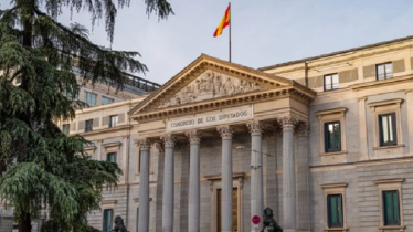 ৫ লাখ অবৈধ অভিবাসীকে বৈধতার পথে স্পেন