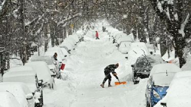 তুষারঝড়ে বিপর্যস্ত যুক্তরাষ্ট্র, বাতিল হাজারো ফ্লাইট