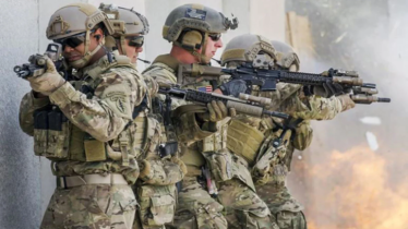 মার্কিন ডেলটা ফোর্স স্ত্রীসহ মাদুরোকে তুলে এনেছে