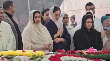 দাদা-দাদির কবরে শ্রদ্ধা, মোনাজাতে জাইমা