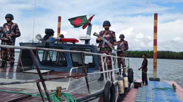 রাখাইনে তীব্র বিমান হামলা, টেকনাফ সীমান্তে আতঙ্ক রাখাইনে তীব্র বিমান হামলা, টেকনাফ সীমান্তে আতঙ্ক