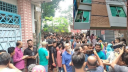 যশোরে এমপি গোলাম রসুলের বাড়ির সামনে বিক্ষোভ