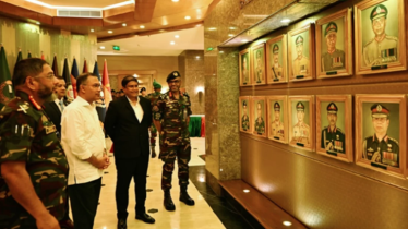 সাবেক সেনাপ্রধানদের ছবির গ্যালারিতে থমকে দাঁড়ালেন প্রধানমন্ত্রী