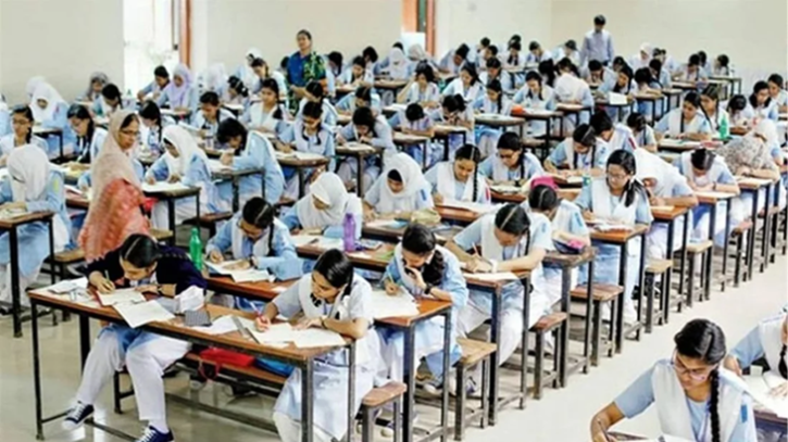 এইচএসসিতে প্রথম দিনে অনুপস্থিত প্রায় ২৫ হাজার, বহিষ্কার ৭