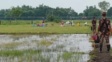 বন্দুকের মুখে নারী-শিশুদের বাংলাদেশে ঠেলে দিচ্ছে বিএসএফ