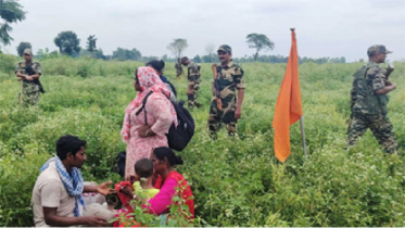 ‘বাংলাদেশি’ তকমা দিয়ে নথিহীনদের সীমান্তে ঠেলে দিচ্ছে ভারত ‘বাংলাদেশি’ তকমা দিয়ে নথিহীনদের সীমান্তে ঠেলে দিচ্ছে ভারত