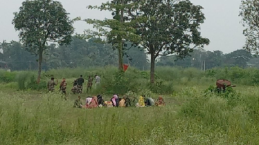 চাঁপাইনবাবগঞ্জ সীমান্তে পুশইনের চেষ্টা রুখে দিলো বিজিবি-জনতা চাঁপাইনবাবগঞ্জ সীমান্তে পুশইনের চেষ্টা রুখে দিলো বিজিবি-জনতা