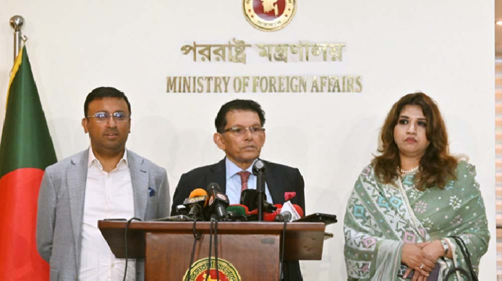 পদ ছাড়ছেন না পররাষ্ট্রমন্ত্রী, নজির টানলেন হুমায়ুন রশীদের