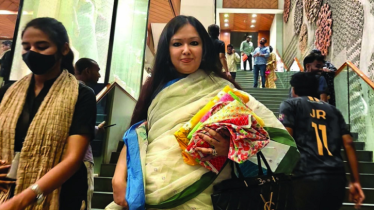 আড়ংয়ে কেনাকাটার পর ব্যাগ না পেয়ে ক্ষোভ এমপি রুমিন ফারহানার আড়ংয়ে কেনাকাটার পর ব্যাগ না পেয়ে ক্ষোভ এমপি রুমিন ফারহানার