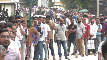 জ্বালানি কার্ড নিতে গিয়ে লাইনে মৃত্যু, চুয়াডাঙ্গায় ভিড়ে বিশৃঙ্খলা