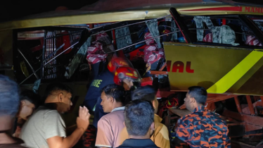 কুমিল্লায় ট্রেন-বাস মর্মান্তিক সংঘর্ষ, নিহত ১২