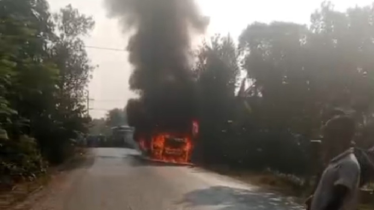 যশোরে চলন্ত বাসে আগুন, মুহূর্তেই পুড়ে ছাই