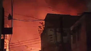 টঙ্গী বাজারের রাবেয়া মার্কেটে ভয়াবহ আগুন