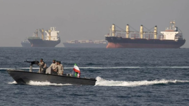 ট্রাম্পের ঘোষণায় বিশ্ববাজারে তেলের বড় পতন