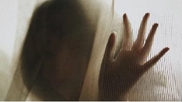 স্ত্রীকে ১২০ জনের কাছে ‘বিক্রি’ করে জেলে ঠাঁই স্বামীর স্ত্রীকে ১২০ জনের কাছে ‘বিক্রি’ করে জেলে ঠাঁই স্বামীর