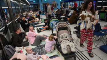 ইরানি ক্ষেপণাস্ত্রে ইসরায়েলজুড়ে আতঙ্ক, স্বস্তি নেই বাঙ্কারেও ইরানি ক্ষেপণাস্ত্রে ইসরায়েলজুড়ে আতঙ্ক, স্বস্তি নেই বাঙ্কারেও