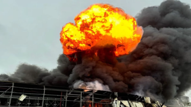 ইরানি হামলায় জ্বলছে ইসরায়েলের শিল্পাঞ্চল ইরানি হামলায় জ্বলছে ইসরায়েলের শিল্পাঞ্চল