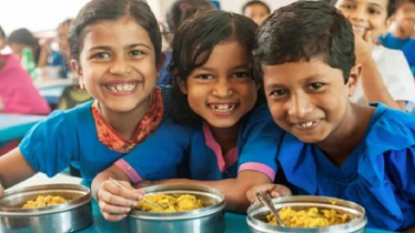 ‘মিড ডে মিল’ ধাপে ধাপে সব স্কুলে চালু হবে 