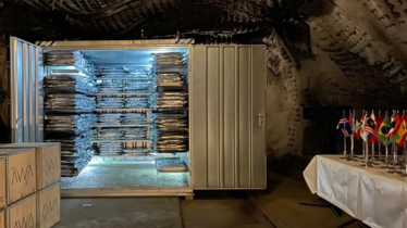 আর্কটিকের বরফে ‘ইতিহাসের ভাণ্ডার’