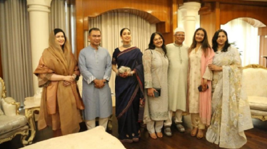 প্রধানমন্ত্রীর পরিবারের সঙ্গে ড. ইউনূসের ঈদ শুভেচ্ছা বিনিময়