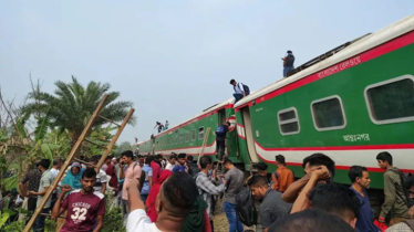 নীলসাগর এক্সপ্রেস লাইনচ্যুত, উত্তরবঙ্গের সঙ্গে ঢাকার রেল যোগাযোগ বন্ধ