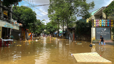 ভিয়েতনামে বন্যা ও ভূমিধসে ৯০ প্রাণহানি, নিখোঁজ ১২