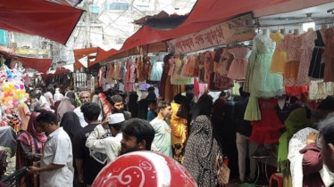 আতর টুপি জায়নামাজ কেনার ধুম