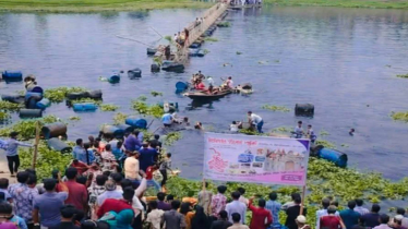 ঈদের ভিড়ে ভাসমান ব্রিজ ধসে চার শিশুর প্রাণহানি ঈদের ভিড়ে ভাসমান ব্রিজ ধসে চার শিশুর প্রাণহানি