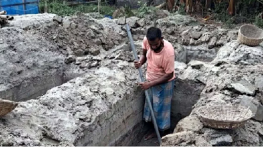 জীবনে প্রথম একসঙ্গে ৯ কবর খুঁড়লাম: গোরখোদক