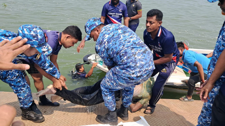 পদ্মায় বাসডুবি: ২৬ লাশ উদ্ধার, অভিযান সাময়িক স্থগিত