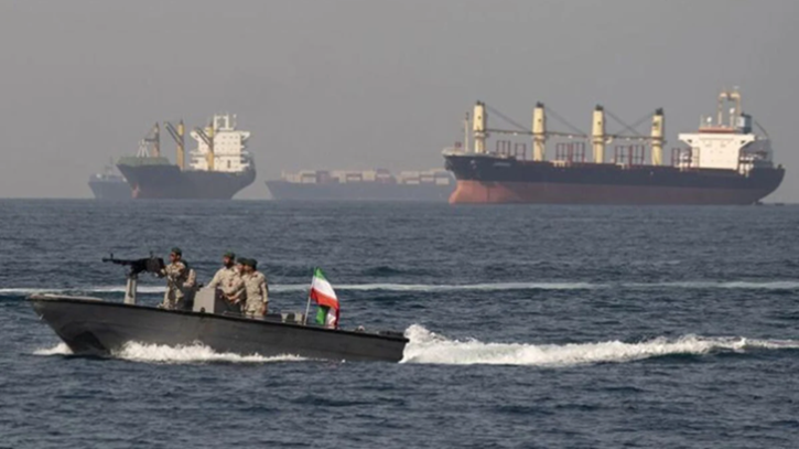 ট্রাম্পের ঘোষণায় বিশ্ববাজারে তেলের বড় পতন