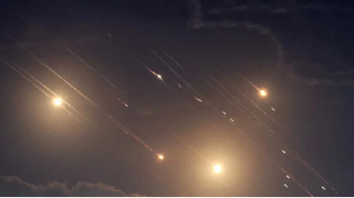 ইসরায়েলে তৃতীয় দফায় মিসাইল হামলা ইরানের 