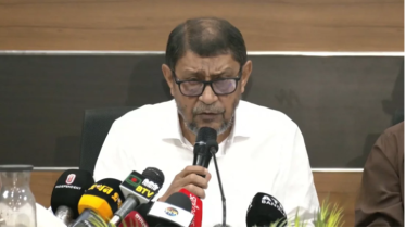 হাম মোকাবিলাই এখন অগ্রাধিকার, দোষীদের বিচার পরে: স্বাস্থ্যমন্ত্রী