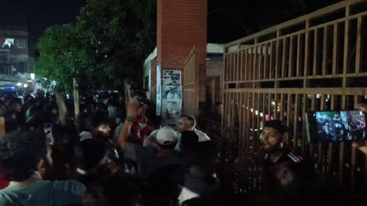 নাসীরুদ্দিন পাটওয়ারীর মামলা নেয়ায় থানা ঘেরাও বিএনপির