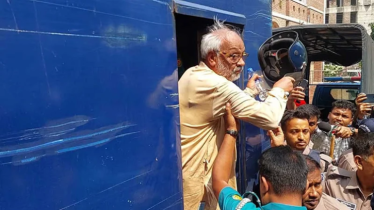 হেলমেট ছুড়ে আখতারুজ্জামান বললেন, ‘অবৈধ অর্ডার মানি না’