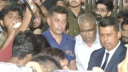 মুচলেকা দিয়ে পুলিশি পাহারায় ক্যাম্পাস ছাড়লেন চুয়েট ভিসি মুচলেকা দিয়ে পুলিশি পাহারায় ক্যাম্পাস ছাড়লেন চুয়েট ভিসি