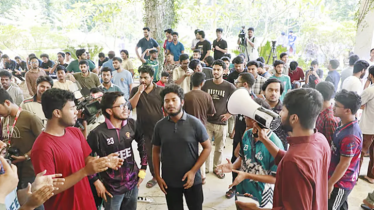 চুয়েটে ভিসিকে ভেতরে রেখে ভবনে তালা, বিদ্যুৎ বিচ্ছিন্ন চুয়েটে ভিসিকে ভেতরে রেখে ভবনে তালা, বিদ্যুৎ বিচ্ছিন্ন