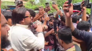 রবীন্দ্রনাথের গ্রাফিতিতে কালি, রাষ্ট্রদ্রোহ মামলায় গ্রেফতার ৪