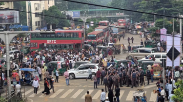 প্রশ্ন ফাঁসের অভিযোগে নিয়োগ পরীক্ষা স্থগিত, সড়কে বিক্ষোভ